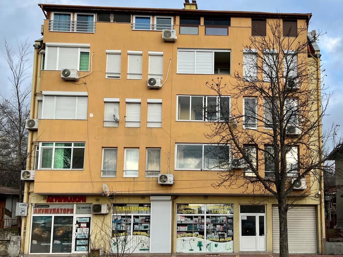 Town Place Apartment Kurdzhali Bagian luar foto